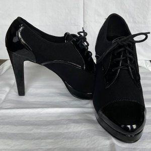 Impo Stretch Helena Womens Black Tie Oxford Patent Leather 4 in heel size 7.5